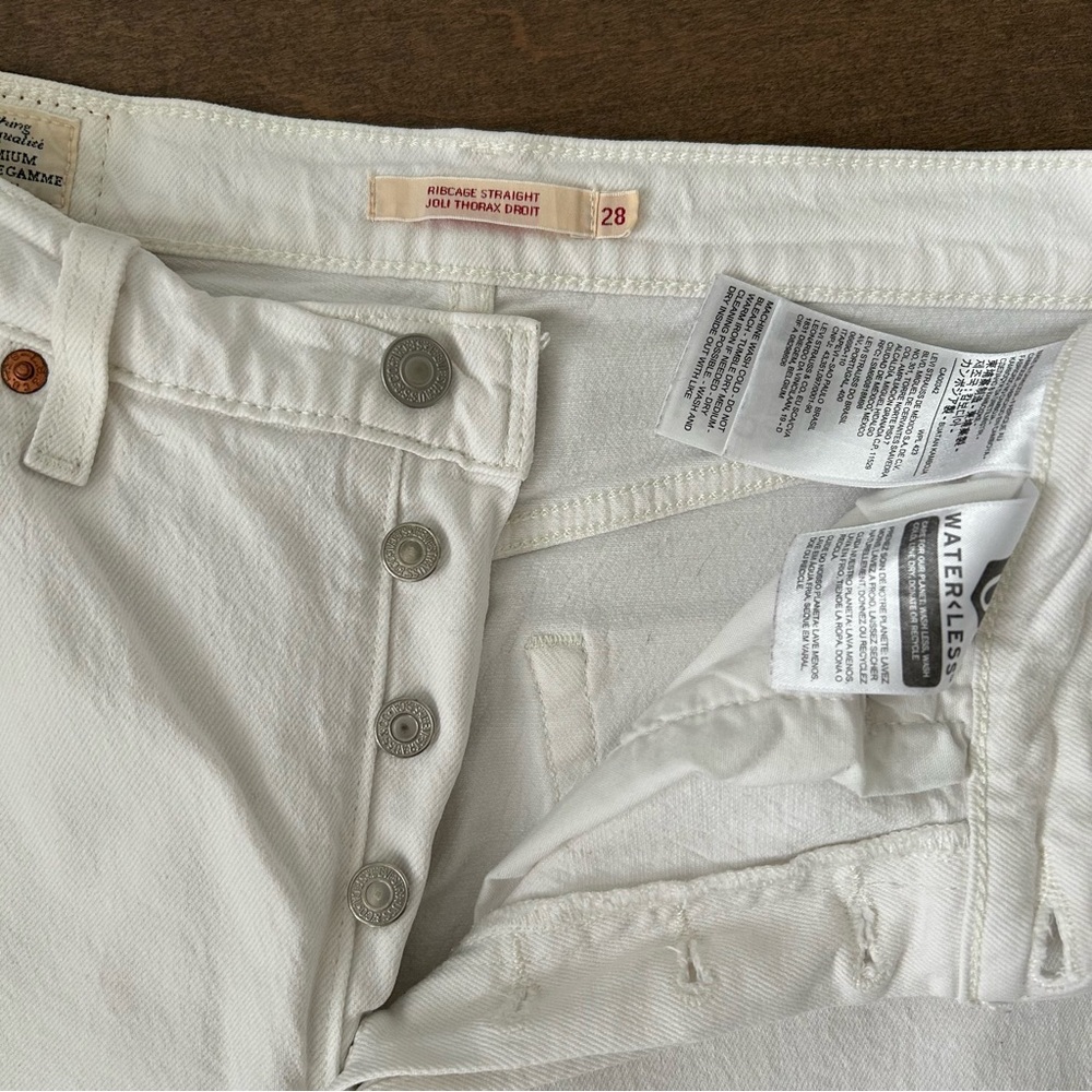 Levi’s Ribcage Straight Jean - Picture 11 of 13